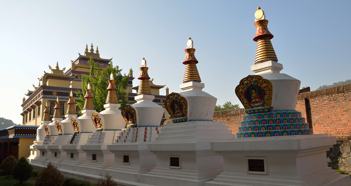 八大舍利塔與轉經輪