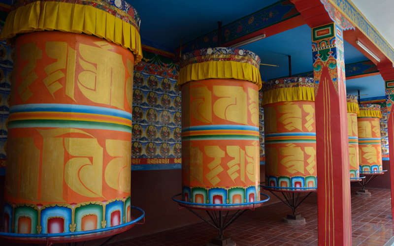 八大舍利塔與轉經輪