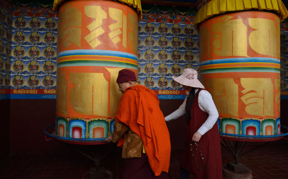 八大舍利塔與轉經輪